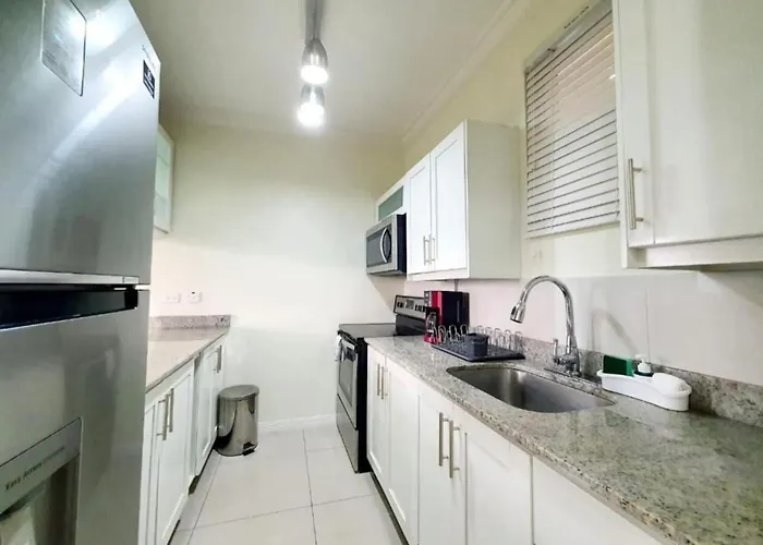 Choose To Be Happy At Ei8Ht - Super Studios And 1-Br Penthouse Apartment